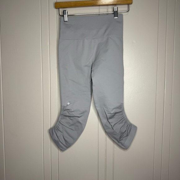 Lululemon Awakening Crop leggings Taryn Toomey 17". Sz 4. Gray. Ruched leg. - Picture 2 of 15